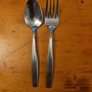 Vintage Rogers Cutlery Co. Stainless Steel - "Modern Living" Pattern